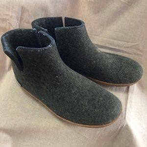 Glerups wool slippers;  size 42/size 9;  grayish-green color